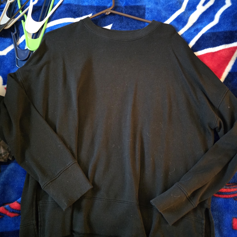 Time and Tru Women's Black Sweatshirt